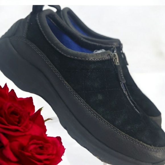 Lands End Women's size 8B. In excellent condition. These are so comfortable. - Picture 7 of 7